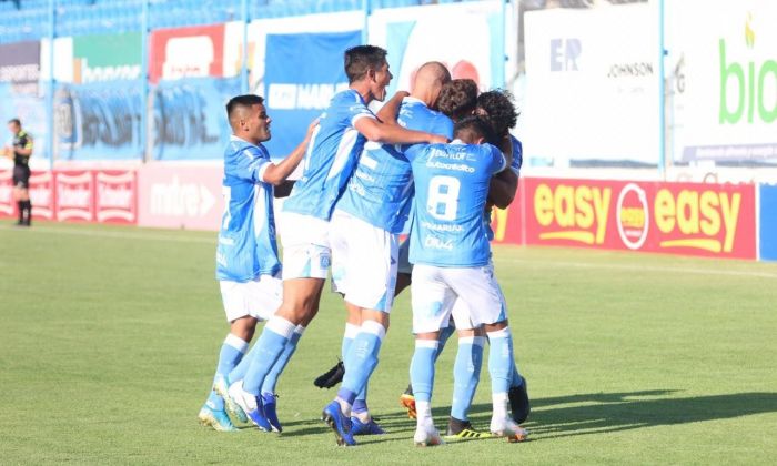 Estudiantes goleó  y es finalista por el primer ascenso