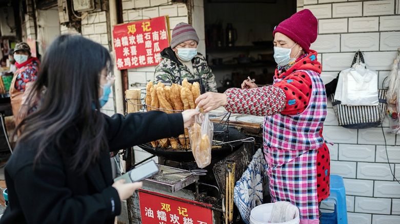 China registró su mayor cifra de casos de coronavirus en diez meses