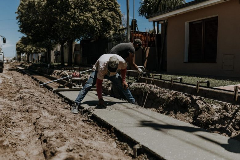 El Intendente recorrió obras de cordón cuneta