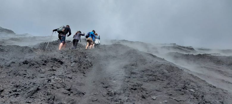 El espectacular circuito de Caviahue-Copahue: termas, cascadas y trekking al volcán