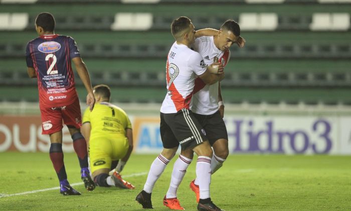 Ganó River y avanza