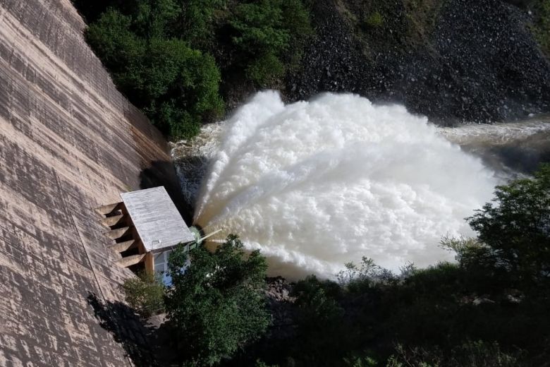 Se abrieron las válvulas en el dique San Roque