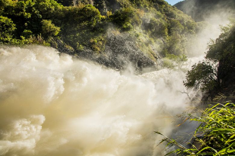 Se abrieron las válvulas en el dique San Roque