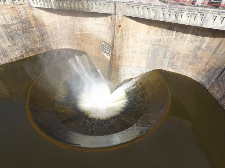 Se abrieron las válvulas en el dique San Roque