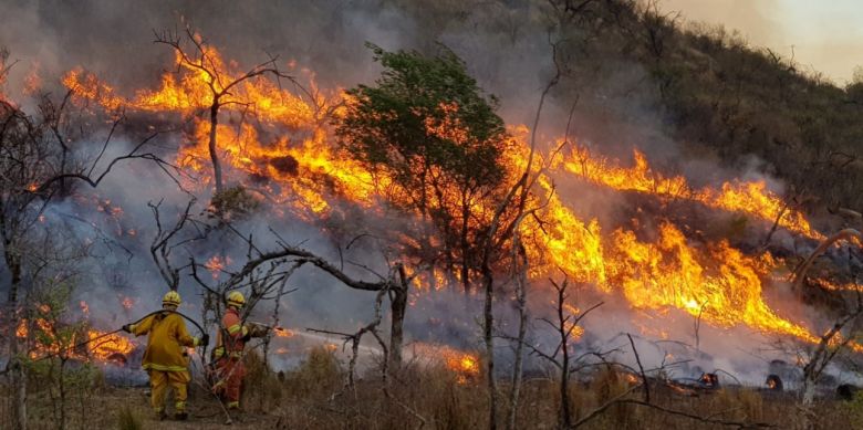 Fuerte rechazo de Bomberos Voluntarios a la idea del Gobierno provincial de crear brigadas ante catástrofes