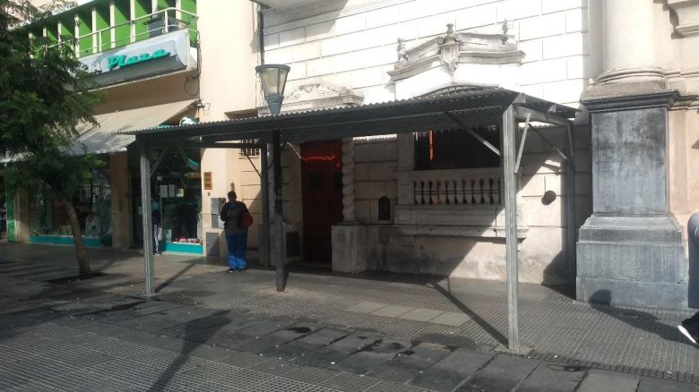 Colocan una protección para peatones al frente de la Iglesia Catedral