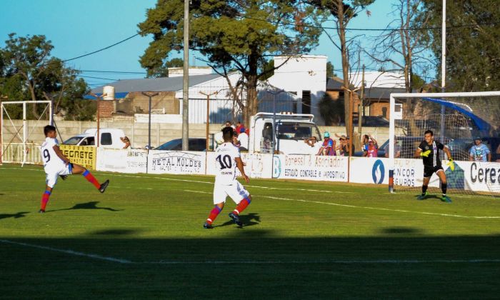 Goleada de Toro de Moldes en el partido pendiente