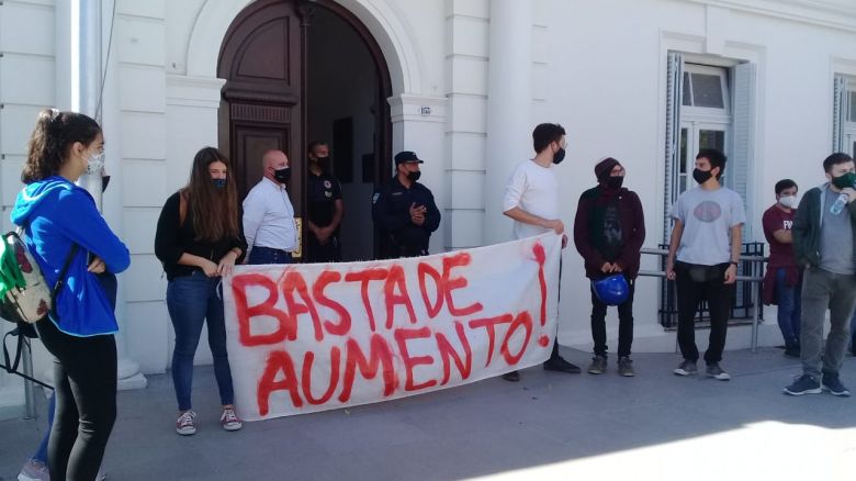 El oficialismo votó en soledad el aumento del boleto de transporte urbano