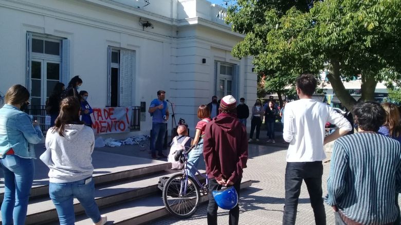 El oficialismo votó en soledad el aumento del boleto de transporte urbano