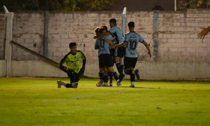 Estudiantes goleó a Alberdi en uno de los pendientes