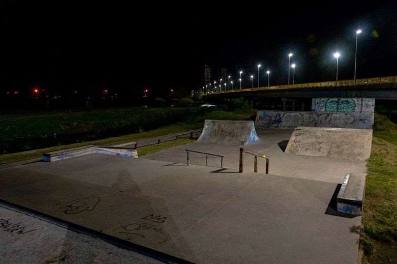 Colocaron más de 200 nuevas luminarias LED en la Costanera Sur