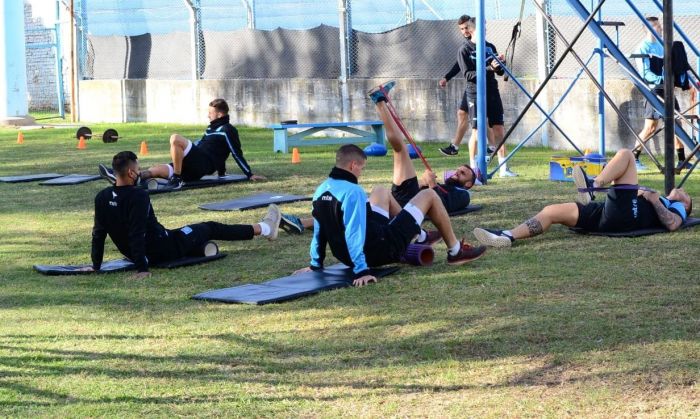 Estudiantes informó dos jugadores aislados