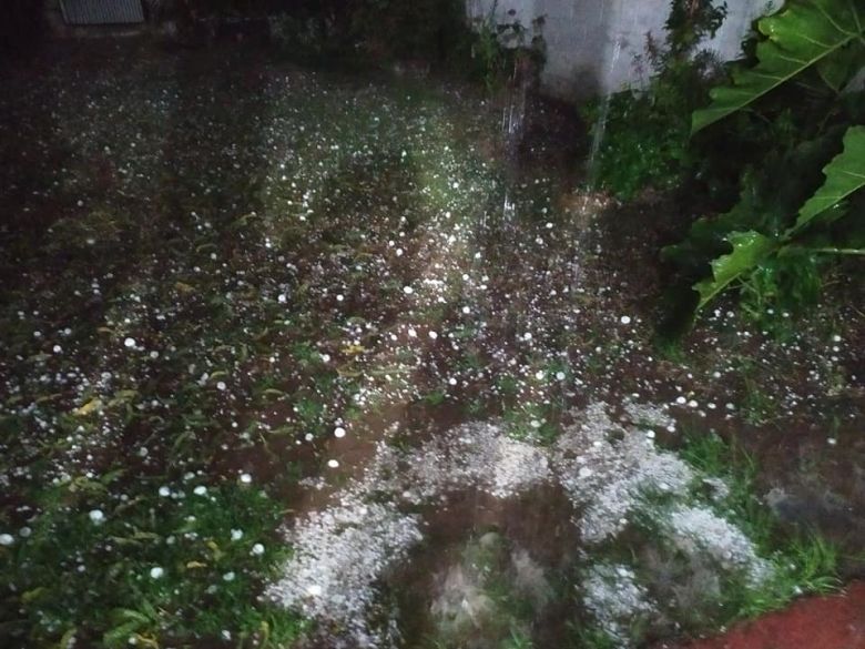 Fuerte tormenta de agua y granizo en Sampacho