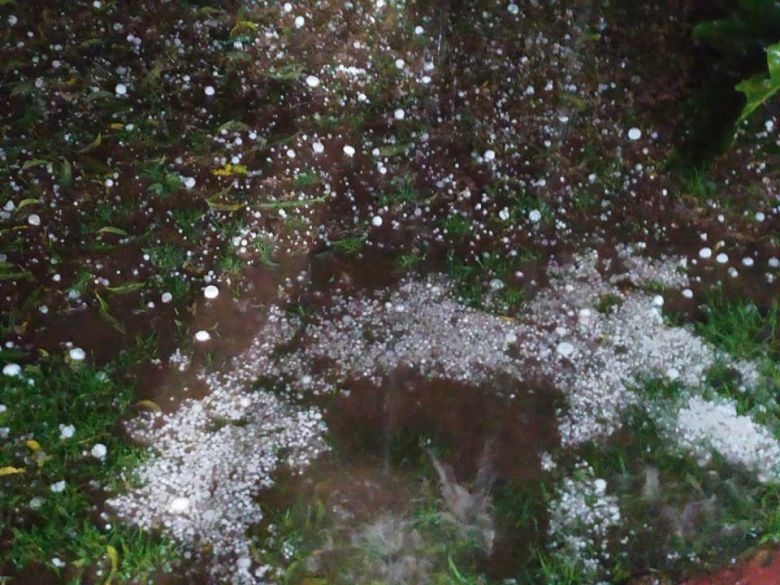 Fuerte tormenta de agua y granizo en Sampacho