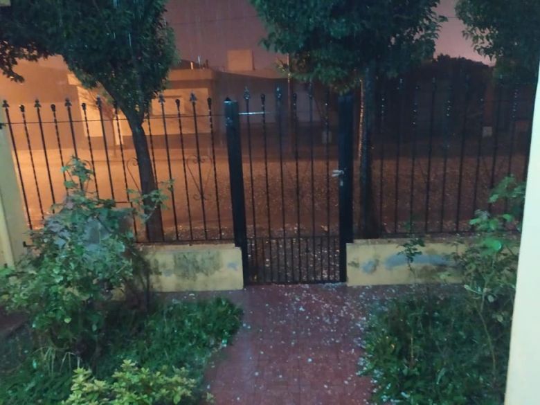 Fuerte tormenta de agua y granizo en Sampacho