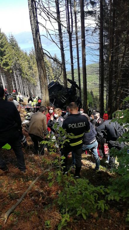 Cayó un teleférico en Italia: 14 muertos y dos heridos graves