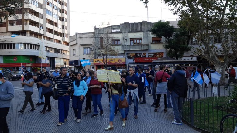 Riocuartenses se manifestaron en el centro de la ciudad contra la cuarentena