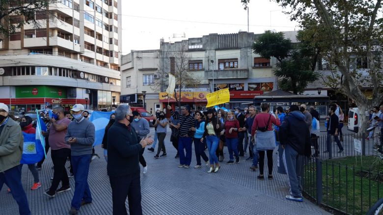 Riocuartenses se manifestaron en el centro de la ciudad contra la cuarentena