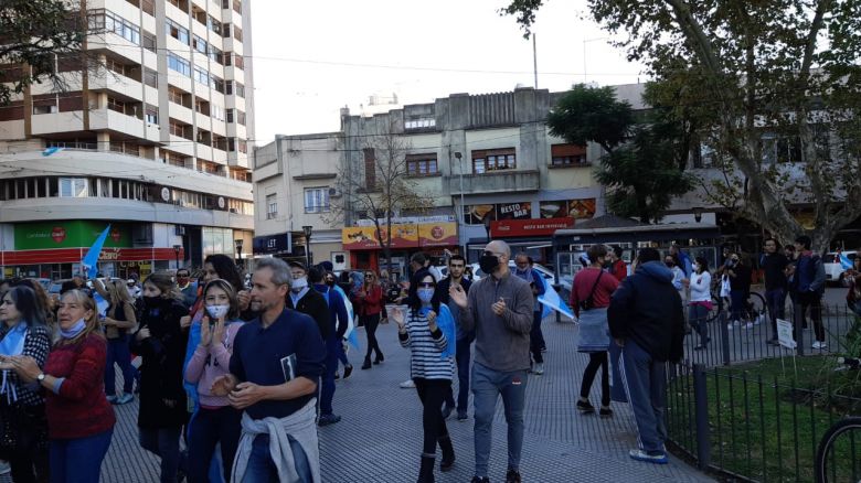 Riocuartenses se manifestaron en el centro de la ciudad contra la cuarentena