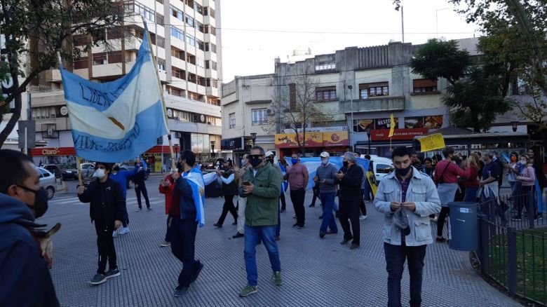 Riocuartenses se manifestaron en el centro de la ciudad contra la cuarentena