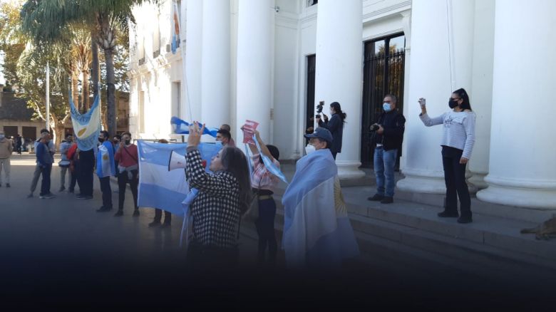 Riocuartenses se manifestaron en el centro de la ciudad contra la cuarentena