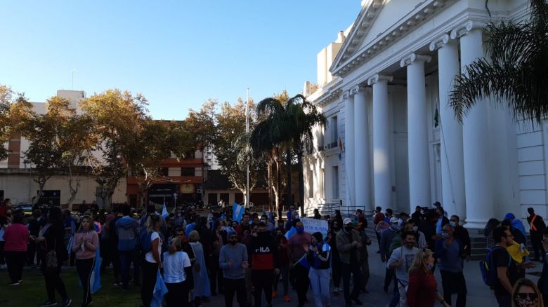 Riocuartenses se manifestaron en el centro de la ciudad contra la cuarentena