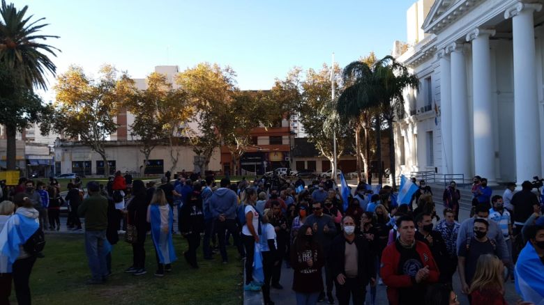 Riocuartenses se manifestaron en el centro de la ciudad contra la cuarentena