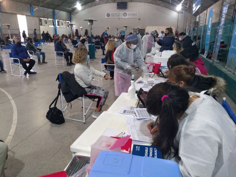 Por primera vez se vacunó durante un día domingo en Río Cuarto: 1240 personas fueron inmunizadas