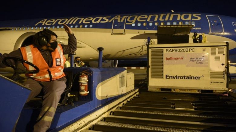 Partió el primero de los vuelos de Aerolíneas que traerá más vacunas desde China