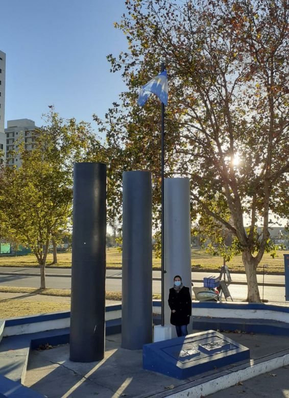 Día de la Bandera: el Municipio realizó un homenaje al personal de la salud