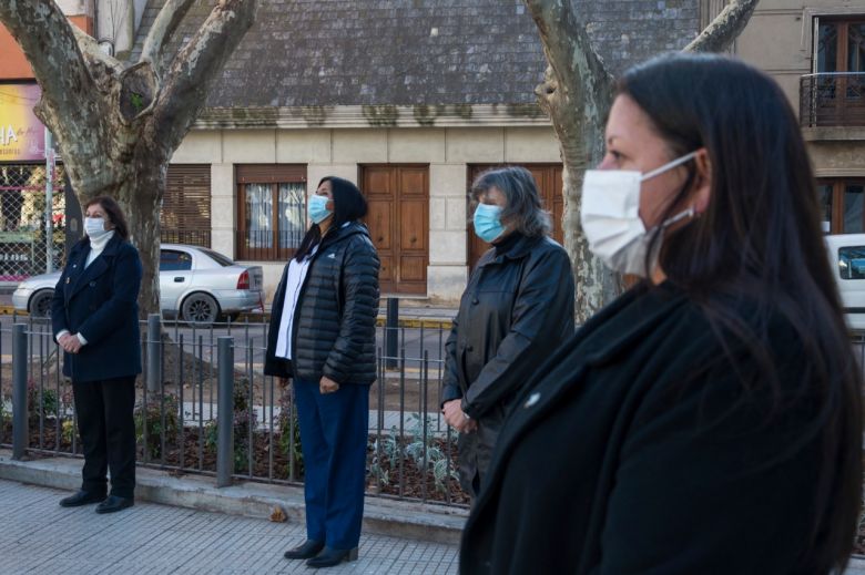 Día de la Bandera: el Municipio realizó un homenaje al personal de la salud