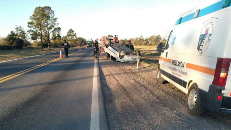 Una mujer volcó en la Ruta A005