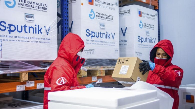 Comienza la distribución de más de 1,3 millones de dosis de Sinopharm y Sputnik V