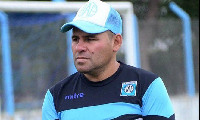 Acuña dejaría de ser el entrenador de Estudiantes