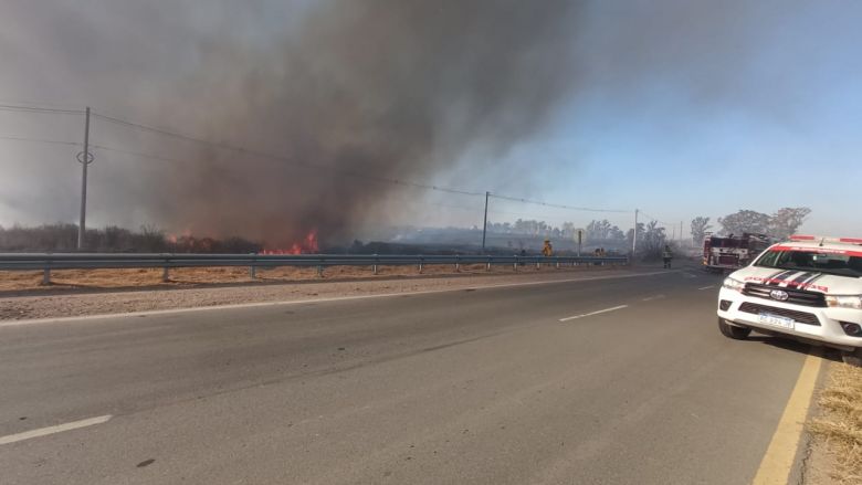 Incendio de grandes dimensiones en Río Tercero estuvo cerca de las industrias químicas