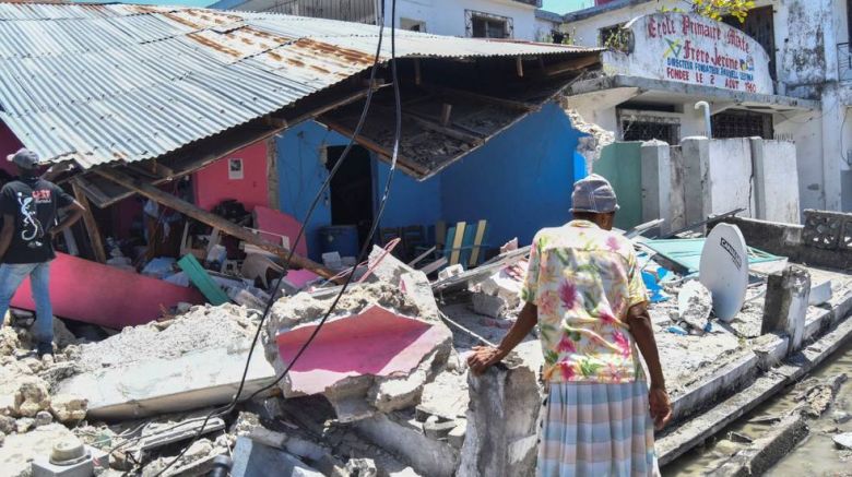 Haití: más de 300 personas murieron por el sismo y hay miles de heridos