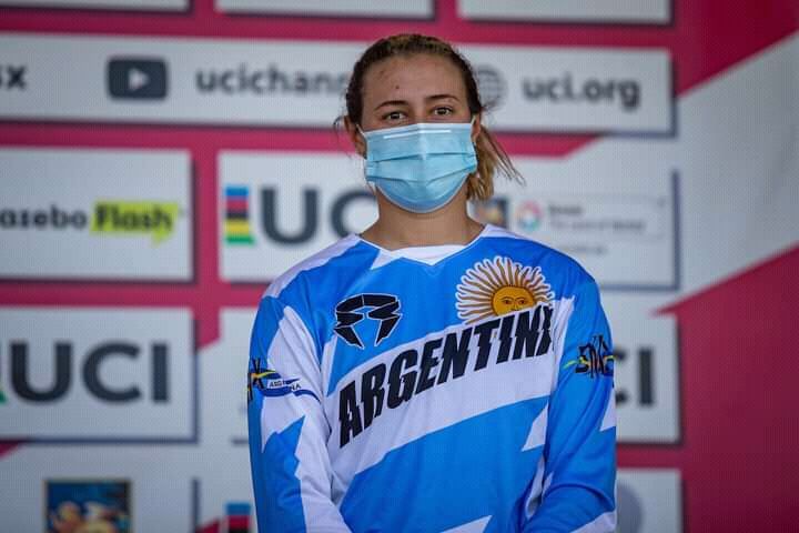 Francesca Cingolani compite en el Mundial de BMX