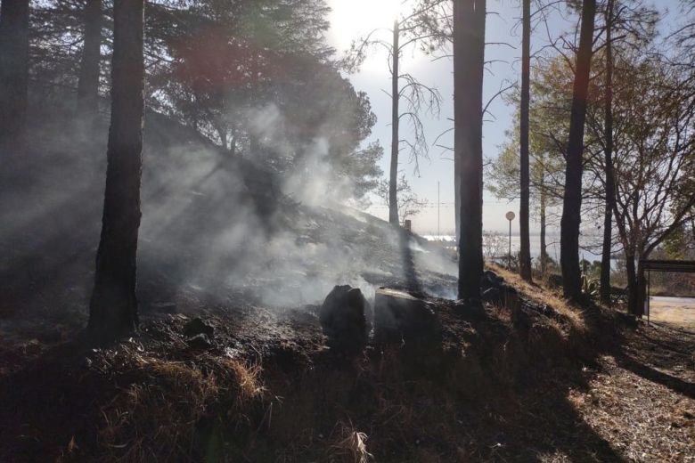 Turista detenida en Calamuchita, sospechada de haber causado incendio después de un asado