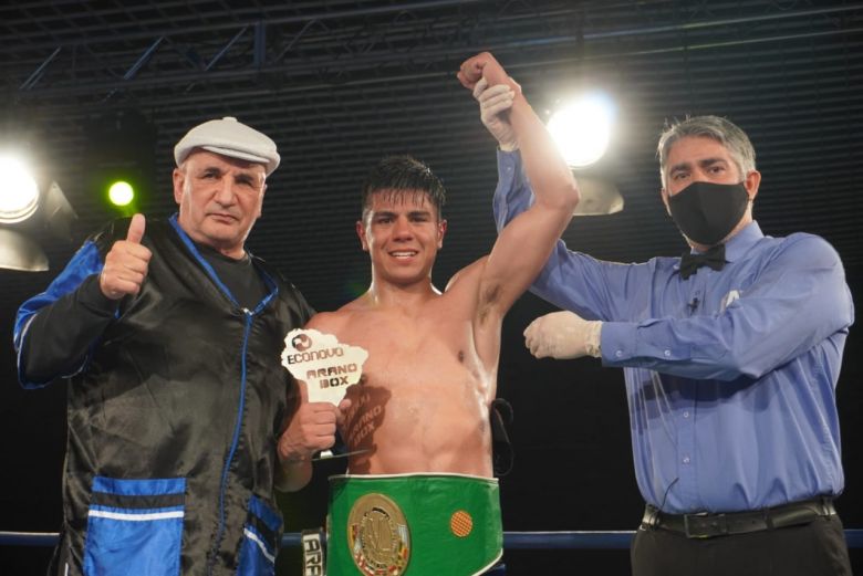 Rodrigo Coria nuevo campeón sudamericano súperwelter