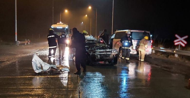 Dos personas internadas por un siniestro vial en Vicuña Mackenna