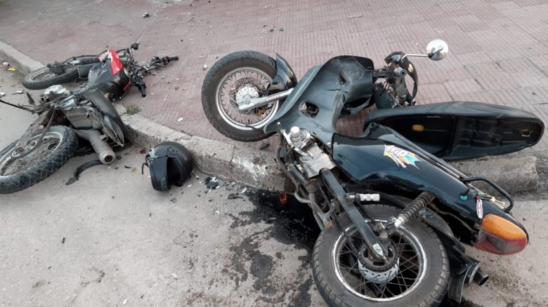 Violento choque de motos con dos heridos en 9 de Julio y Saint Remy