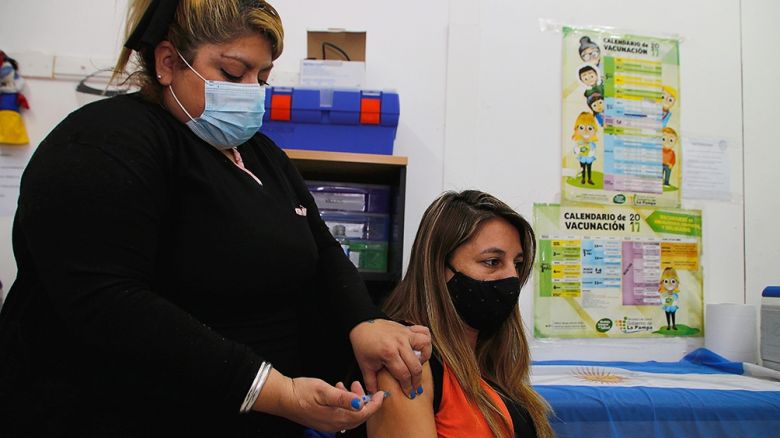 Más del 86 por ciento de los mayores de 18 tiene al menos una dosis contra el coronavirus