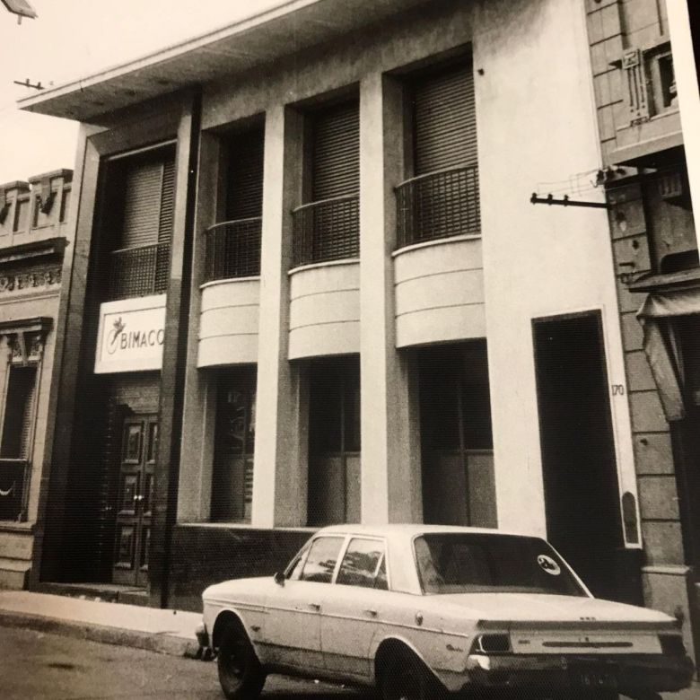 Dante Aspitia y su banda en la inauguración del edificio de la Radio en Rivadavia 180 