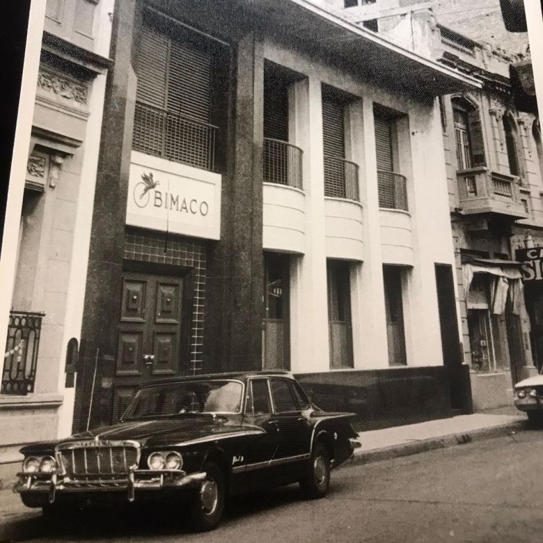 Dante Aspitia y su banda en la inauguración del edificio de la Radio en Rivadavia 180 