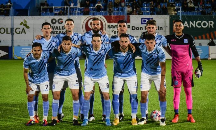 Estudiantes empató sobre la hora 