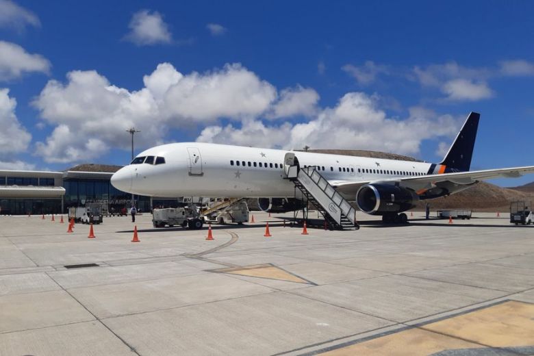 Abierto al turismo y sin cuarentena: así funciona hoy el aeropuerto “más inútil del mundo”