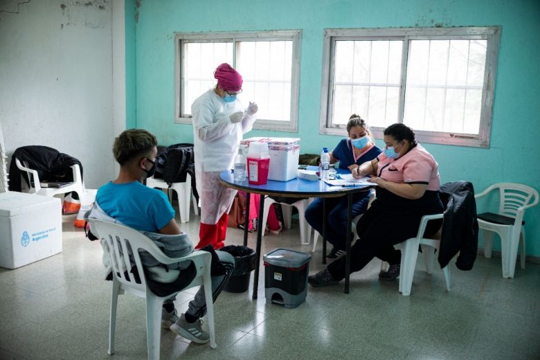 Se aplicaron 526 dosis en los barrios populares de la ciudad