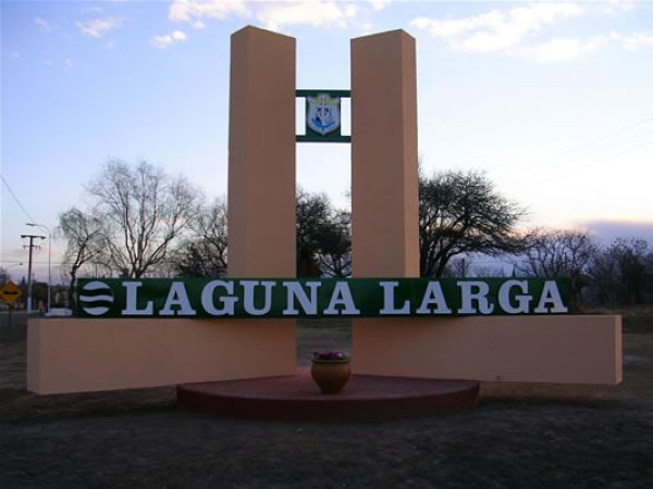 Trabajan tres cuarteles de Bomberos en un incendio de Laguna Larga