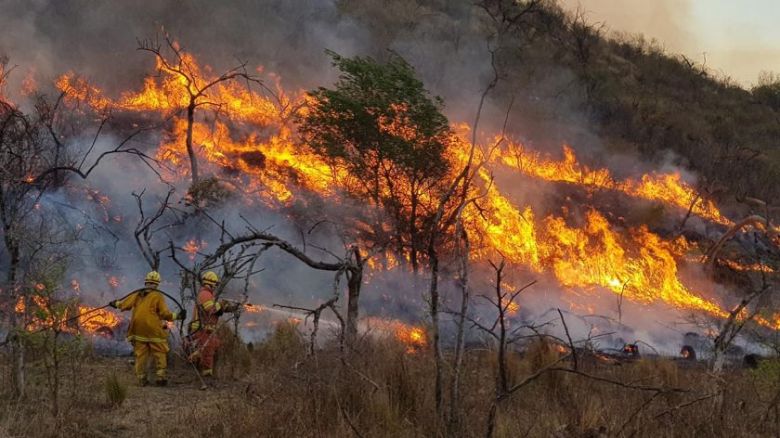 Incendios en Córdoba: continúa el fuego intenso en el norte provincial