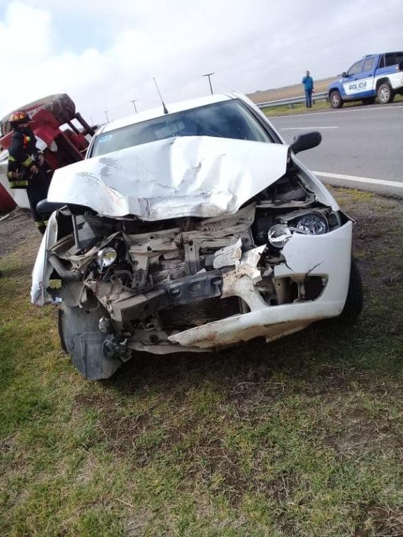 Cuatro heridos a causa de una colisión entre un tractor y un automóvil 